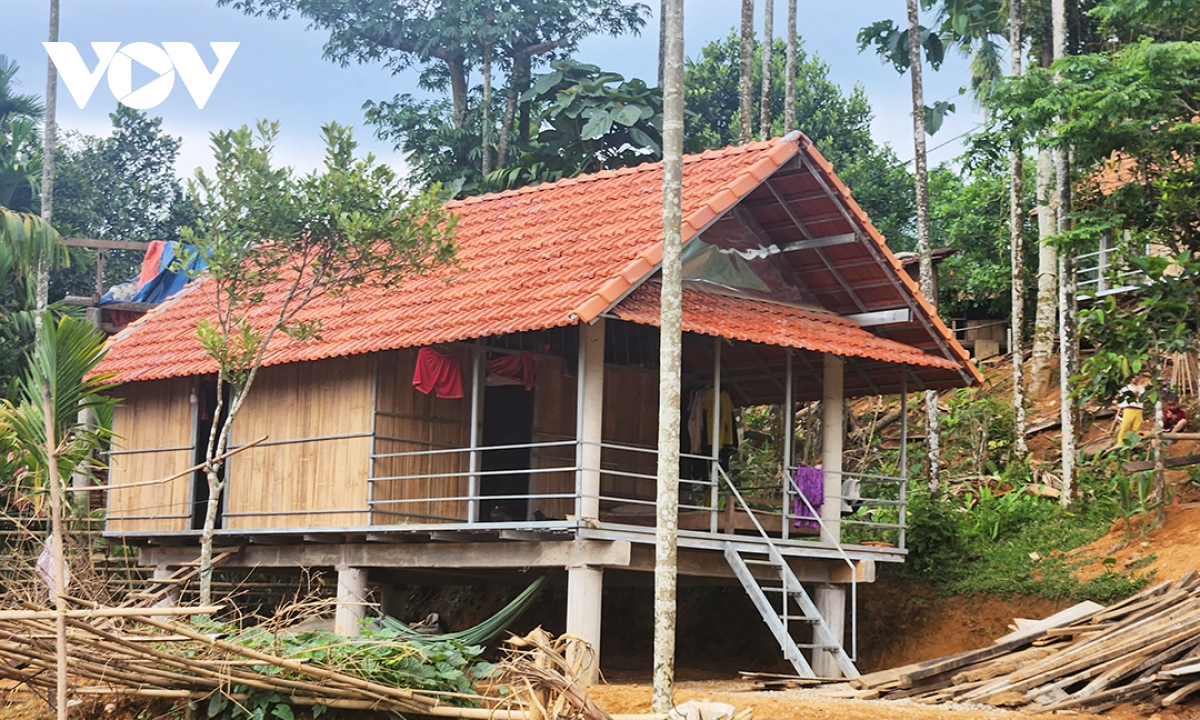 Huyện miền núi thứ 2 ở Quảng Ngãi về đích xóa nhà tạm